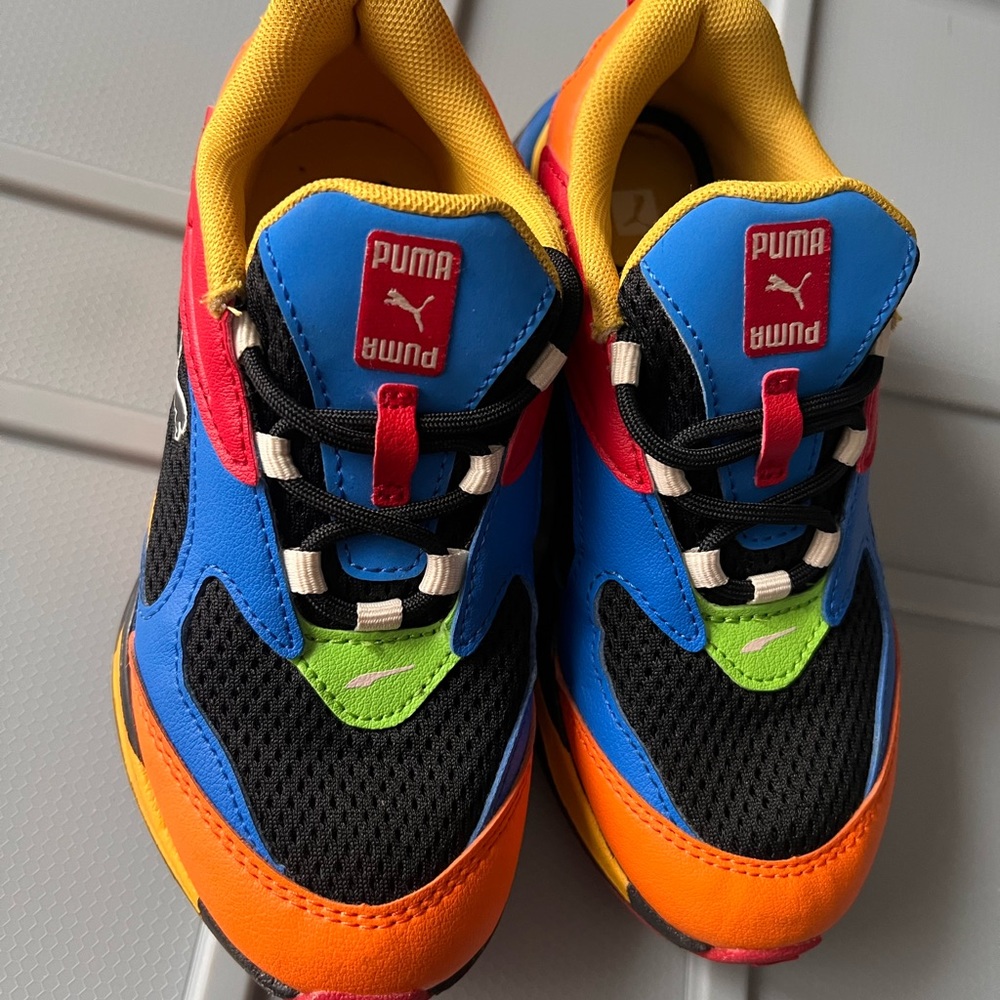 Color puma sneakers size 1